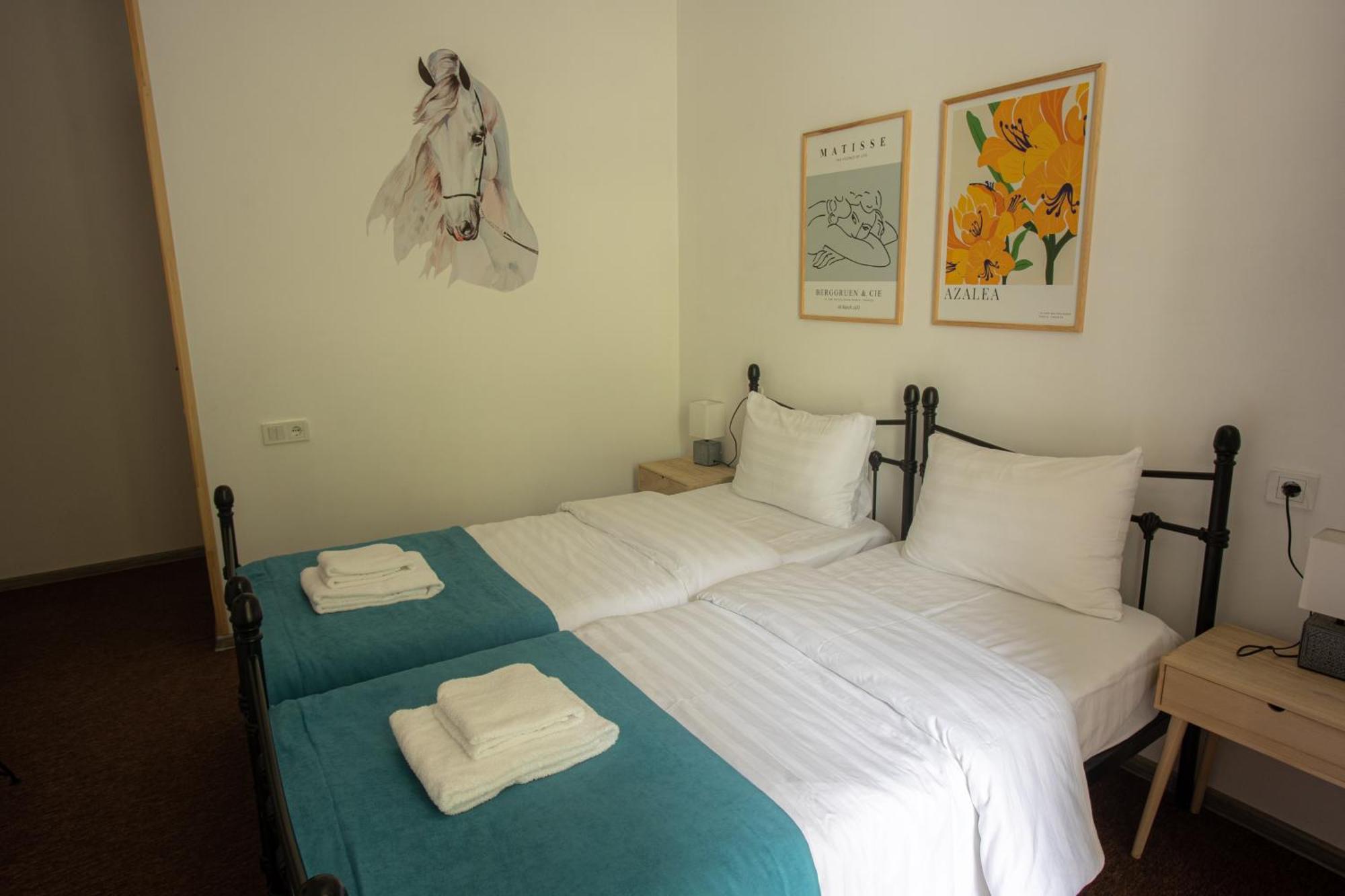 Mood Hotel Kazbegi Exterior foto